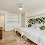 Delmar\'S Condo