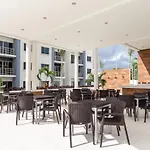 Lovely 2 Bedroom Apartment - Pool & Balcony