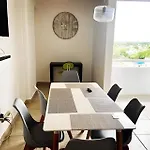 Exclusive Building 6 People 3 Cable Televisions 2 Swimming Pools Balcony,