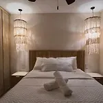 Exclusive Apt With Private Rooftop & Amazing Views