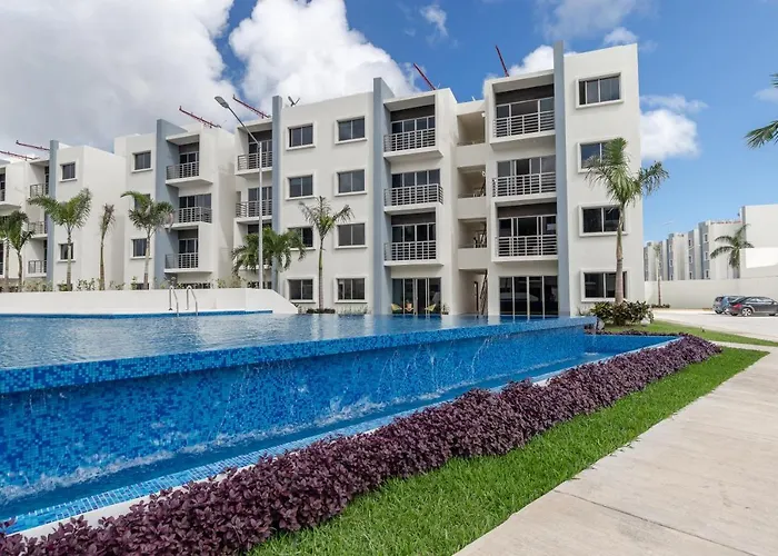 Lovely 2 Bedroom Apartment - Pool & Balcony