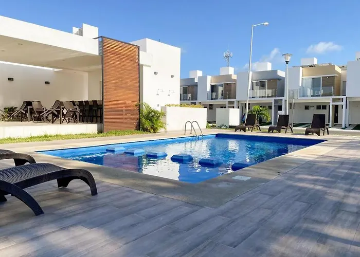 3Br Beautiful House With Pool Close To The Beach!