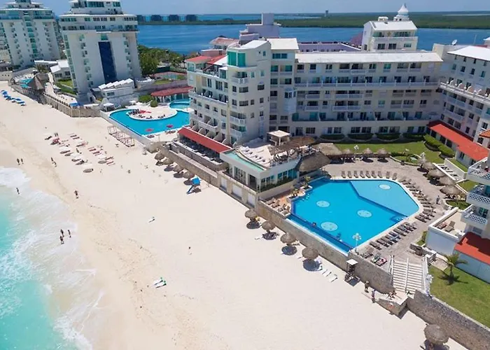 AR Cancun Plaza