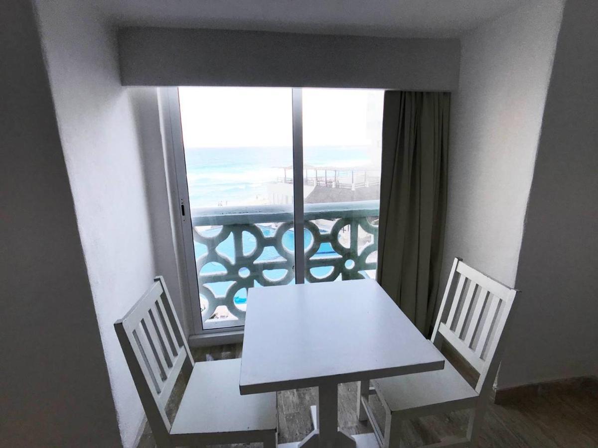 Beachfront With Kitchenette In The Zone! Cancún