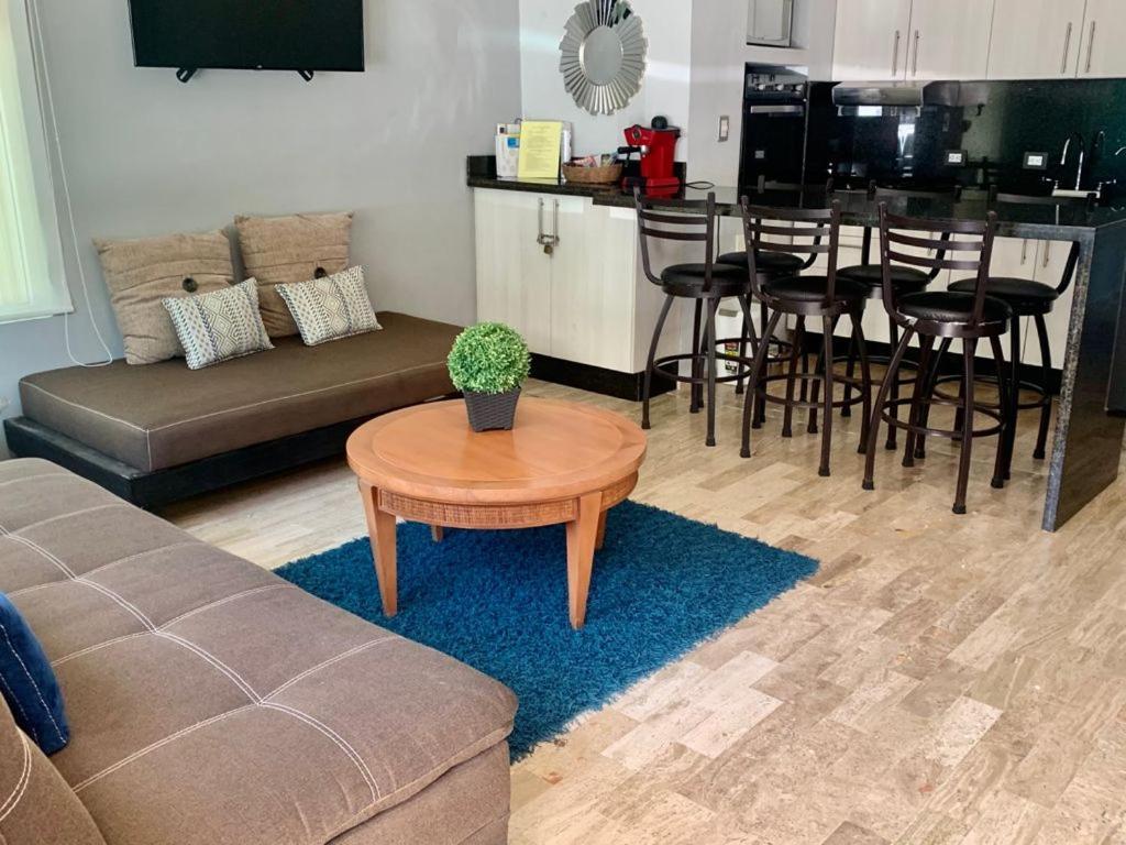 Apartment Luxury Condo 2 Bedroom *