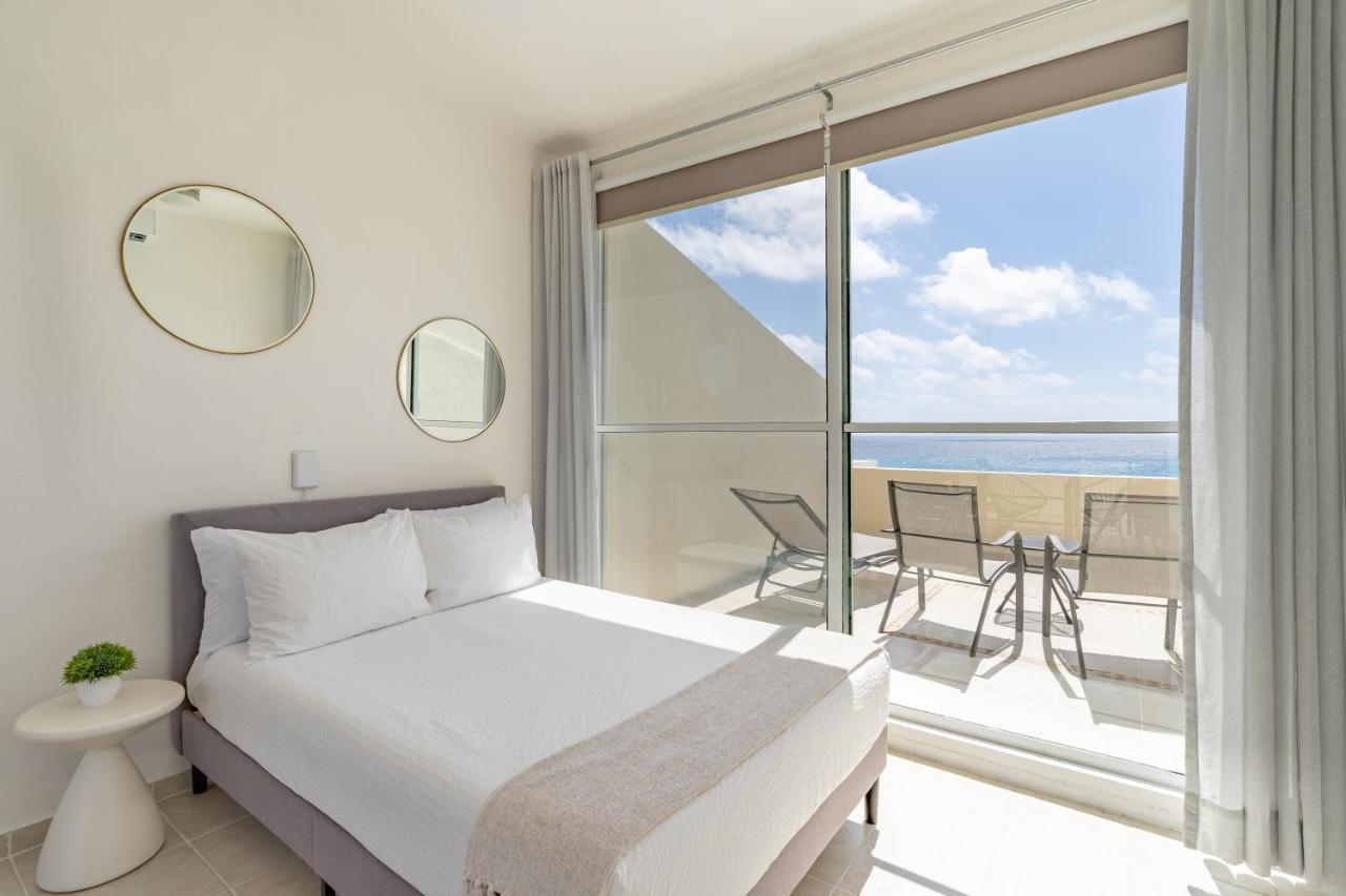 Aparthotel Ocean View Three Bedroom, Three Story Penthouse By The Cancun