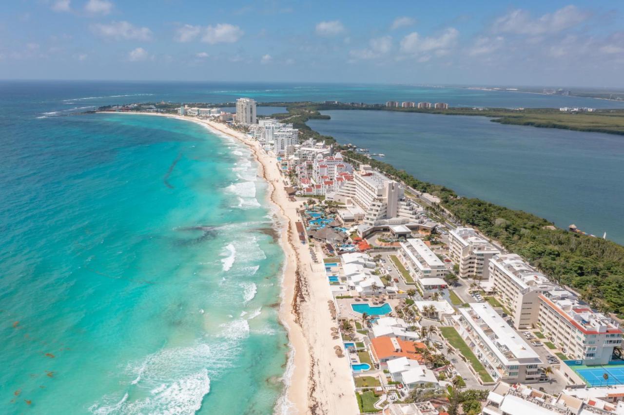 Aparthotel Ocean View Three Bedroom, Three Story Penthouse By The Cancun