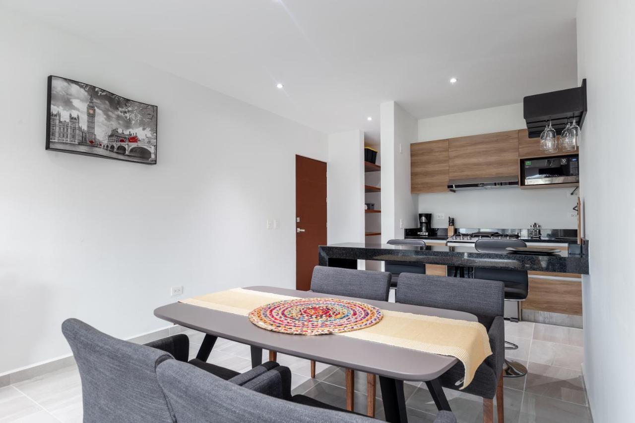 Lovely 2 Bedroom - Pool & Balcony * Cancún