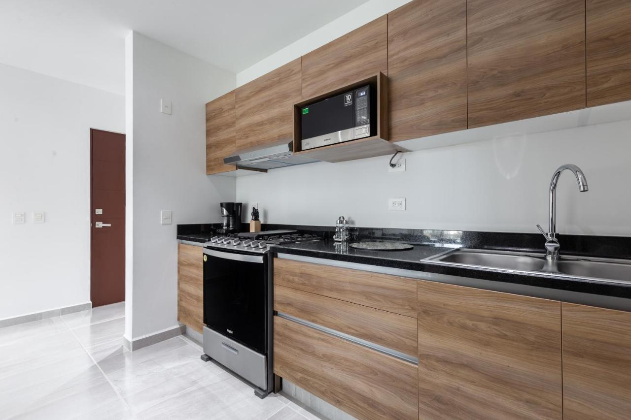 Lovely 2 Bedroom - Pool & Balcony Apartamento