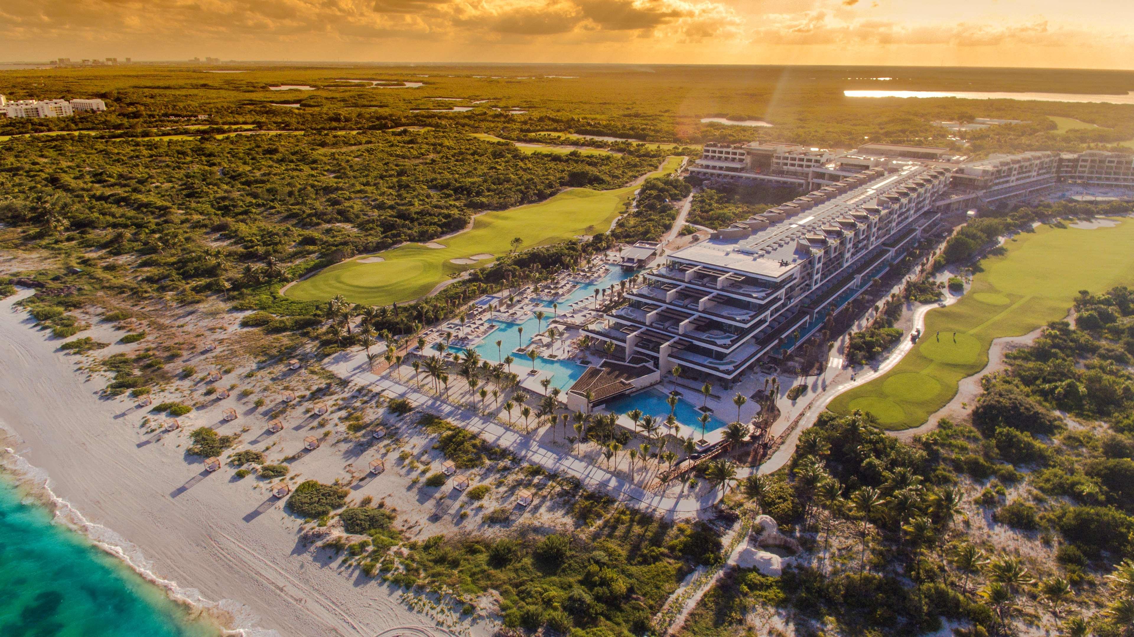 Estudio Playa Mujeres - Family Experience Resort 5*