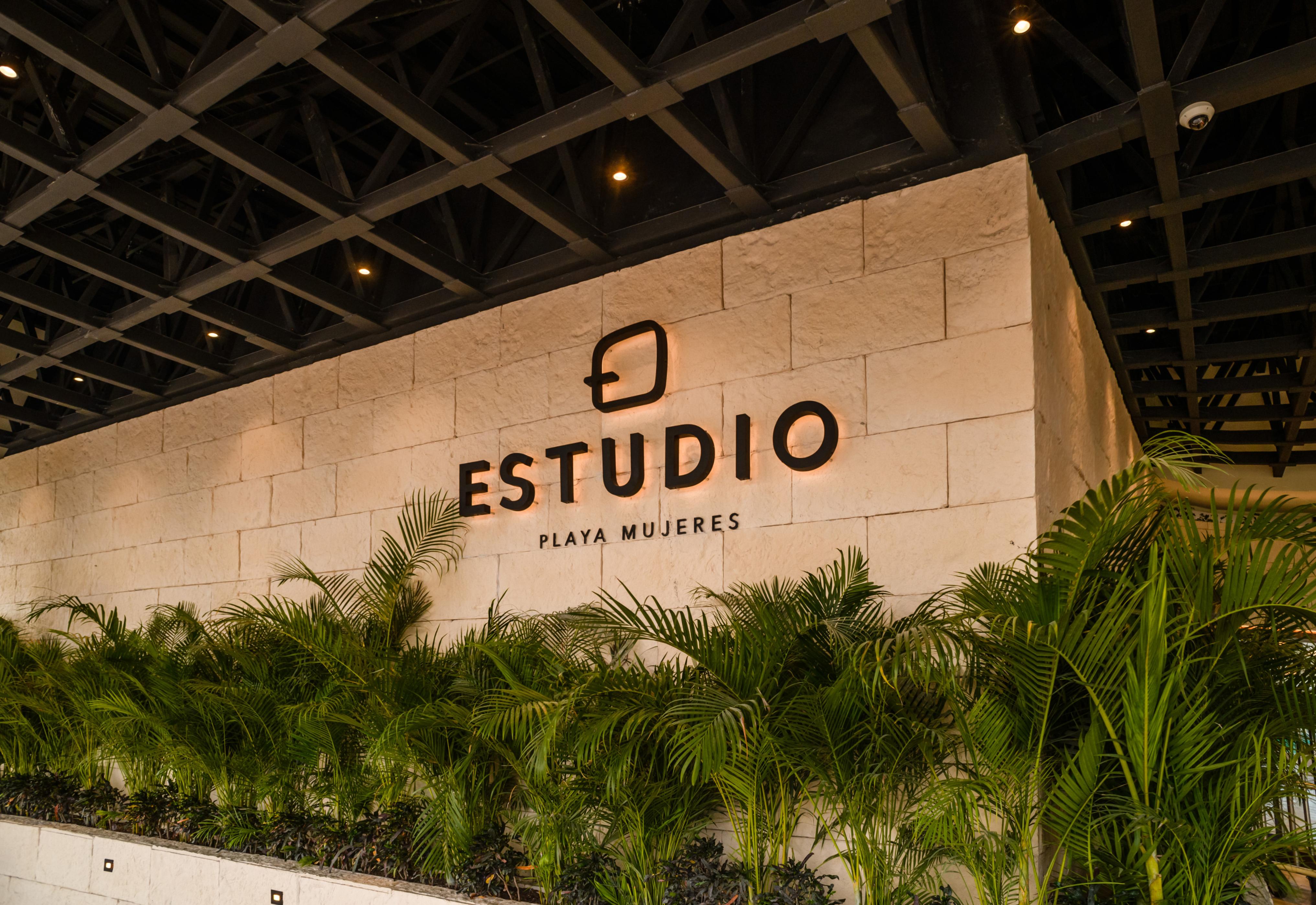 Resort Estudio Playa Mujeres - Family Experience
