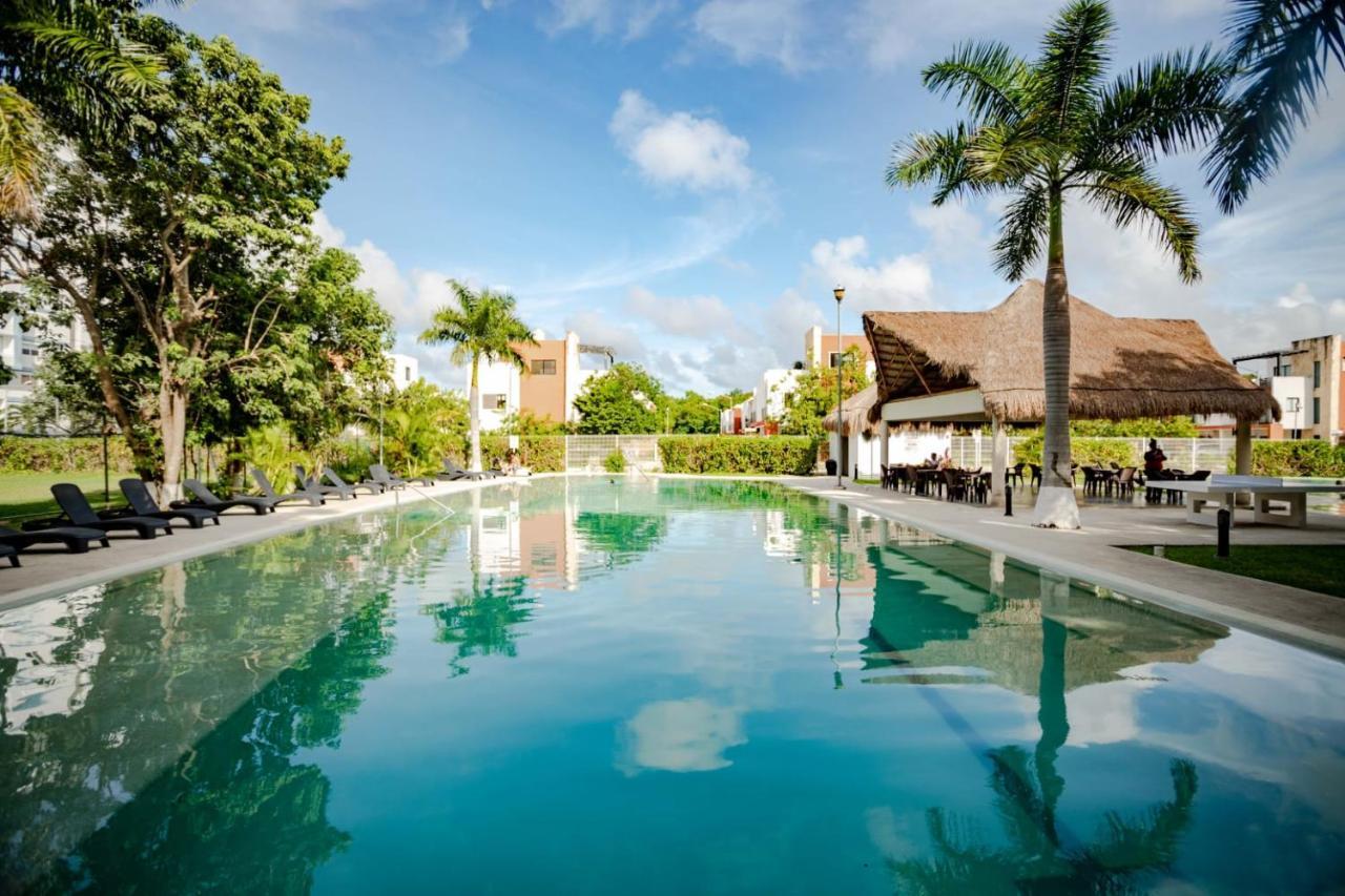 Exclusive Building 6 People 3 Cable Televisions 2 Swimming Pools Balcony, Holiday home Cancun