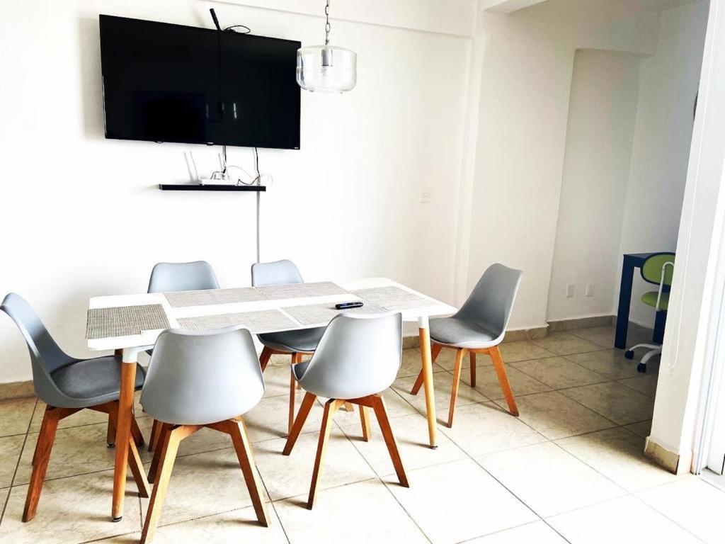 Exclusive Building 6 People 3 Cable Televisions 2 Swimming Pools Balcony, Cancun