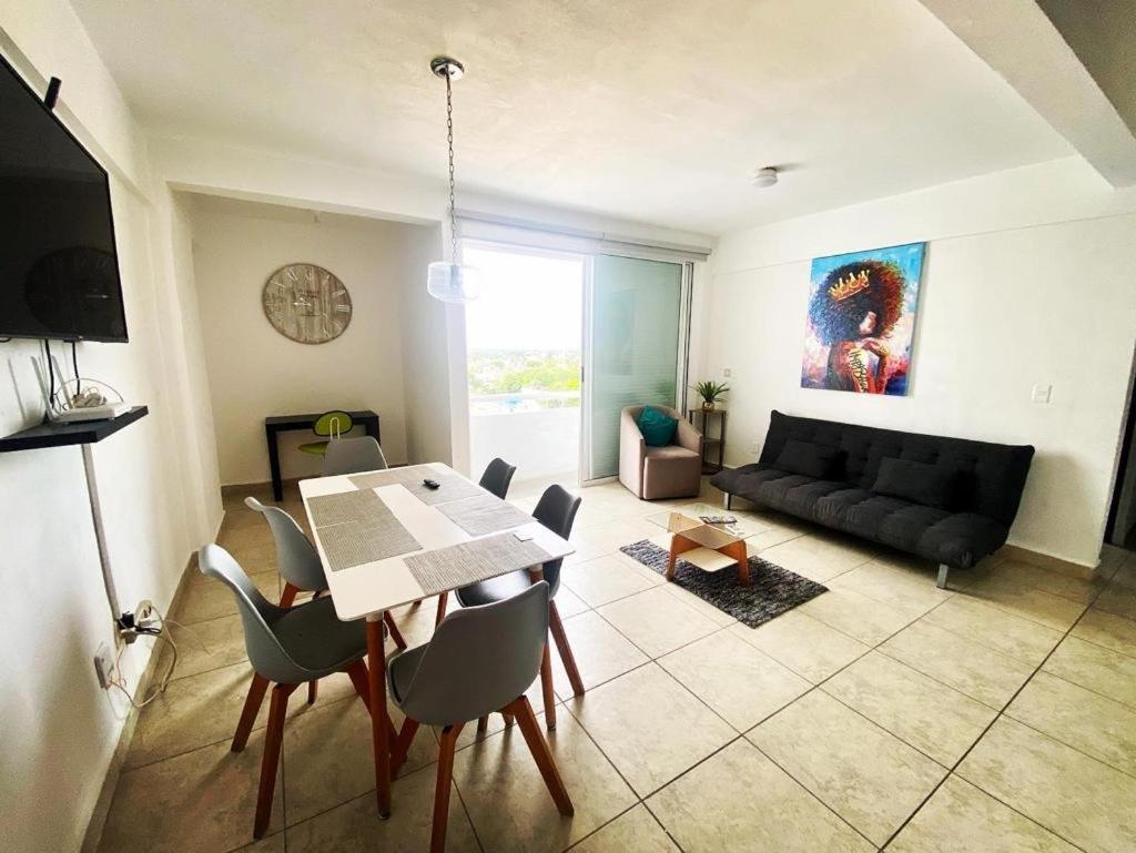 Exclusive Building 6 People 3 Cable Televisions 2 Swimming Pools Balcony, Holiday home Cancun