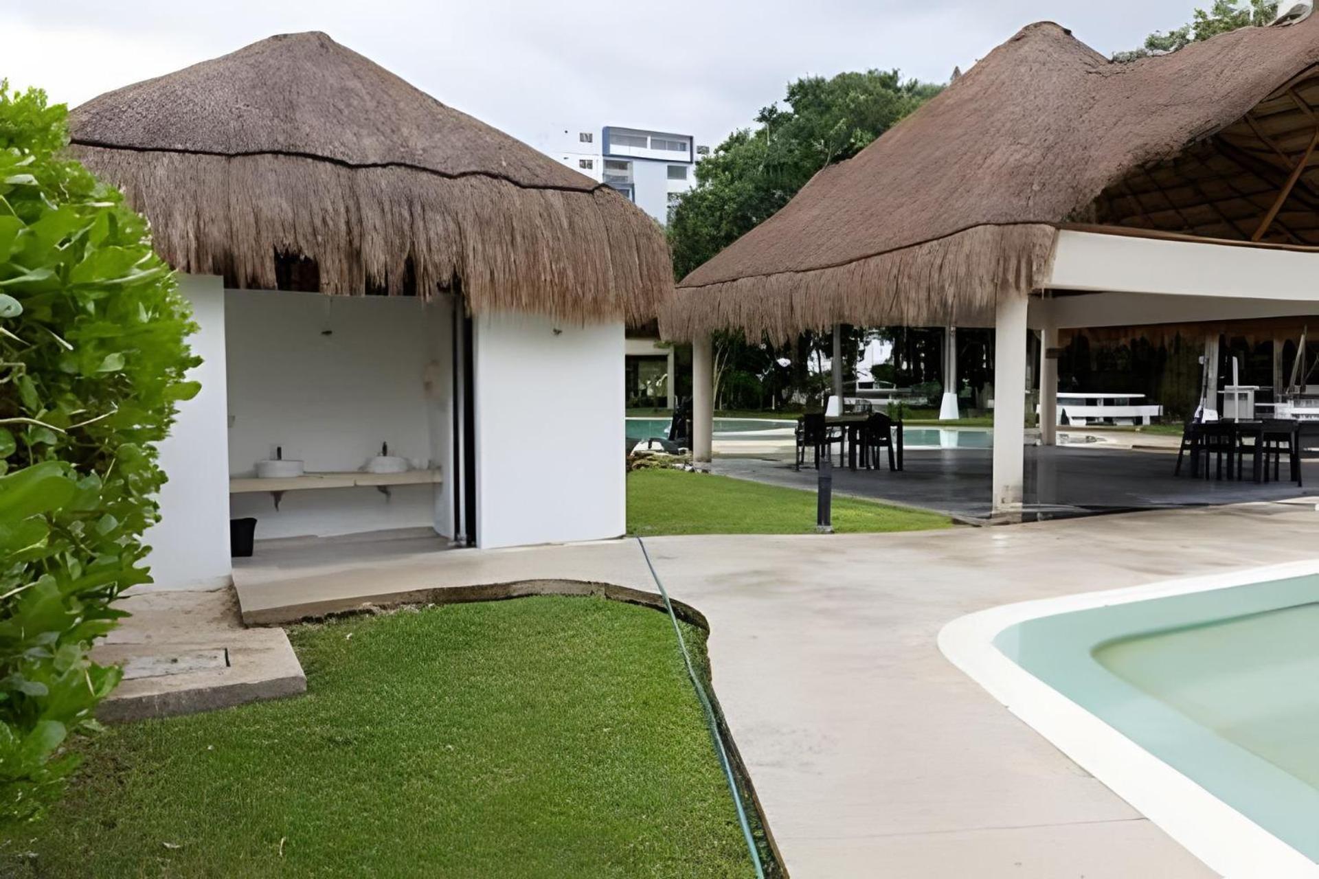 Exclusive Building 6 People 3 Cable Televisions 2 Swimming Pools Balcony, Holiday home