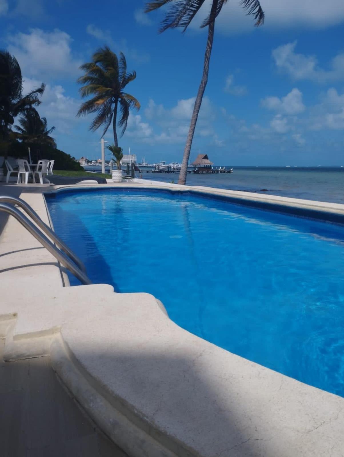 Ocean View Flamingo Bed and breakfast