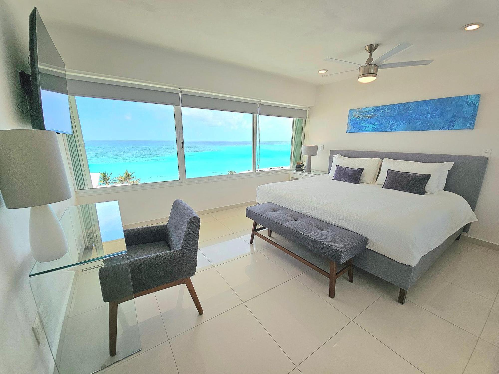 Ocean View Three Bedroom, Three Story Penthouse By The Aparthotel *
