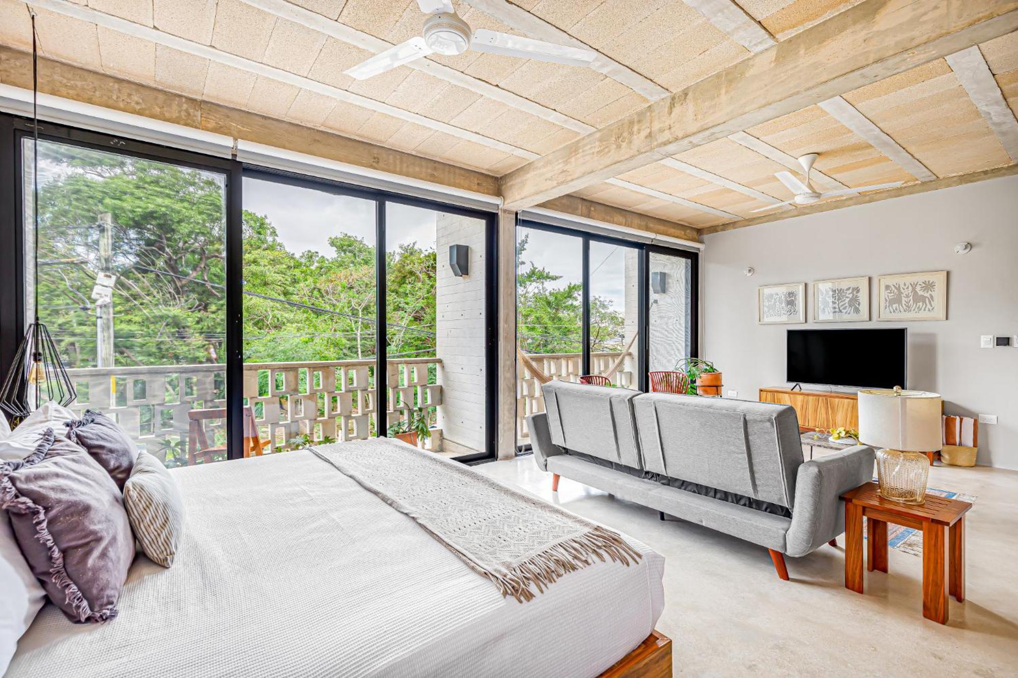 Spacious Large Loft With Pool