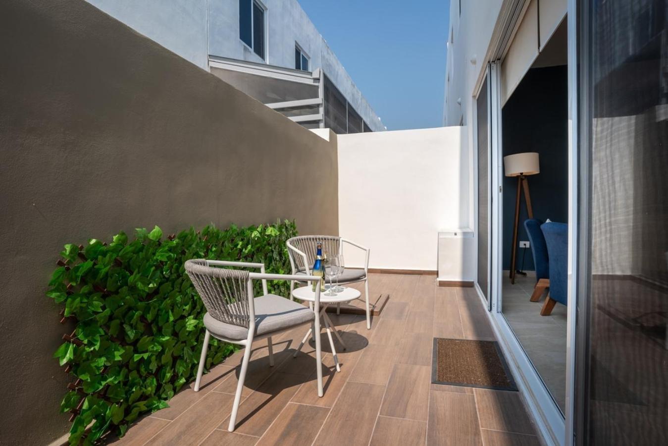 3br Modern House Located In Downtown's Heart