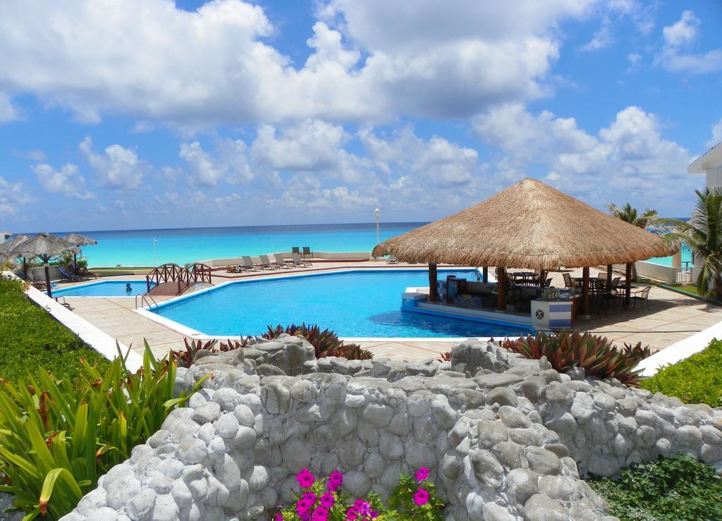 Brisas Apartahotel