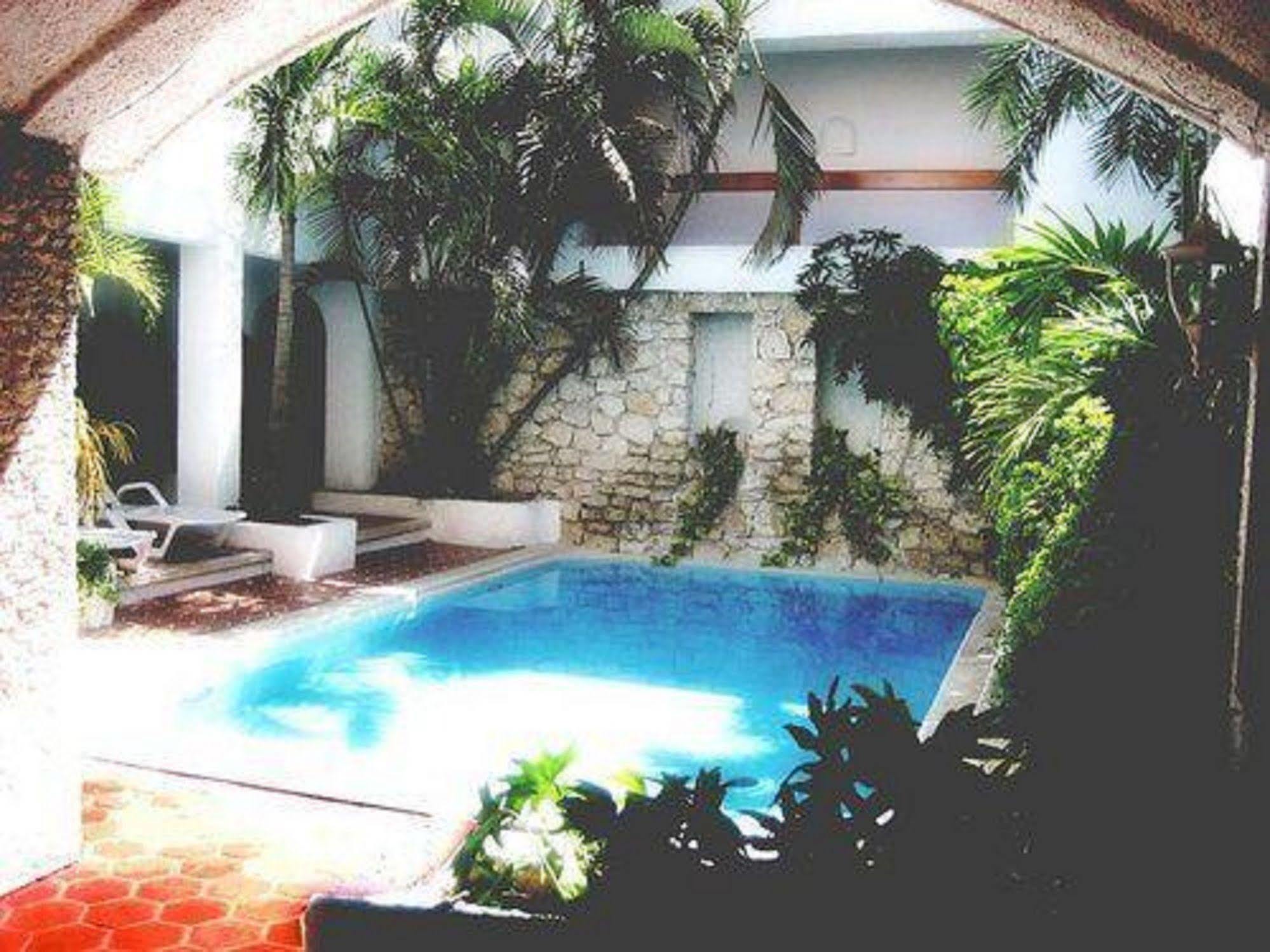 Plaza Carrillo's 3* Cancún
