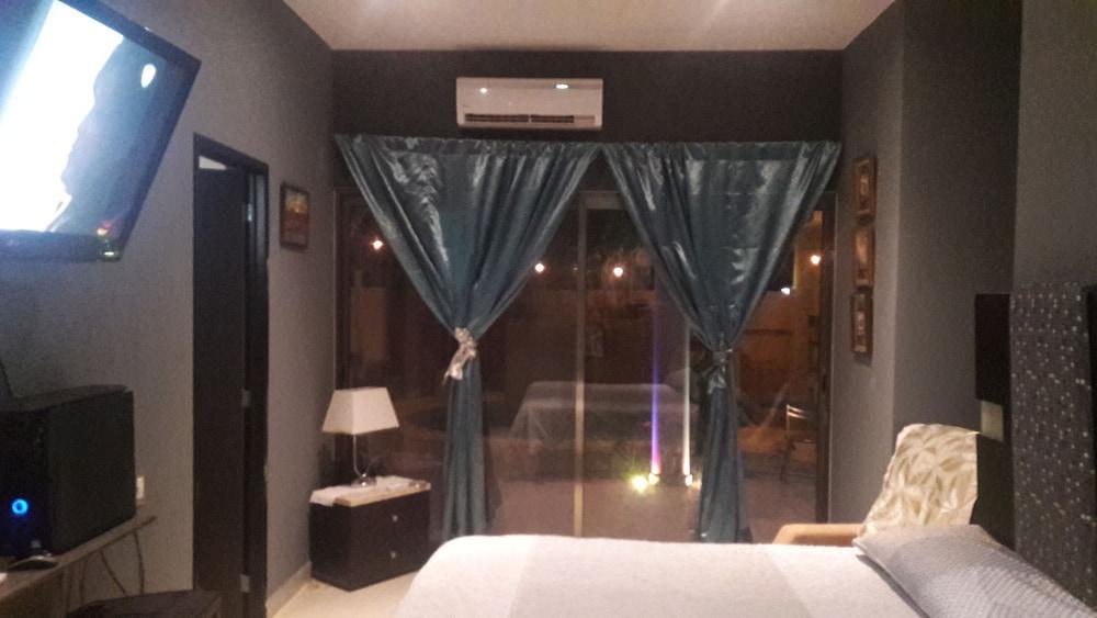Oasis Airport Hotel 2*