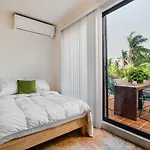 Delmar\'S Condo