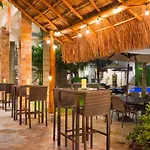 Álamos Inn Hotel con Jacuzzi y Piscina
