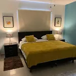 Apartamento exclusivo piscina, jaccuzi, céntrico.