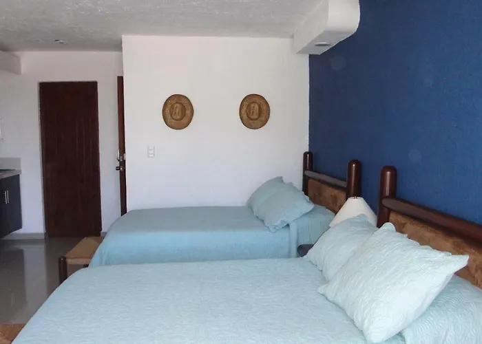 Remodeled Studio In Beachfront Condominium