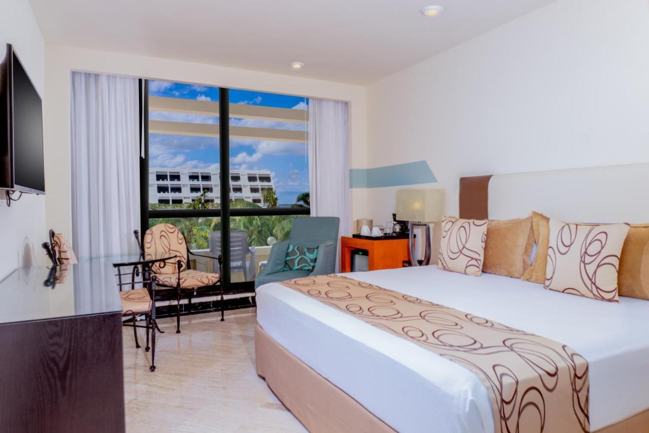 Oh! On The By Oasis Hotel Cancun