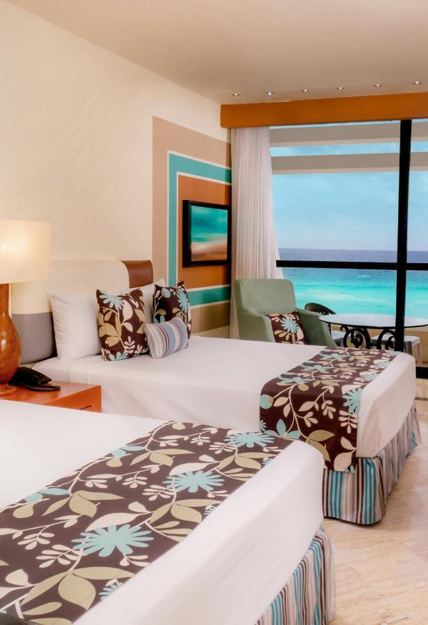 Oh! On The By Oasis Cancun