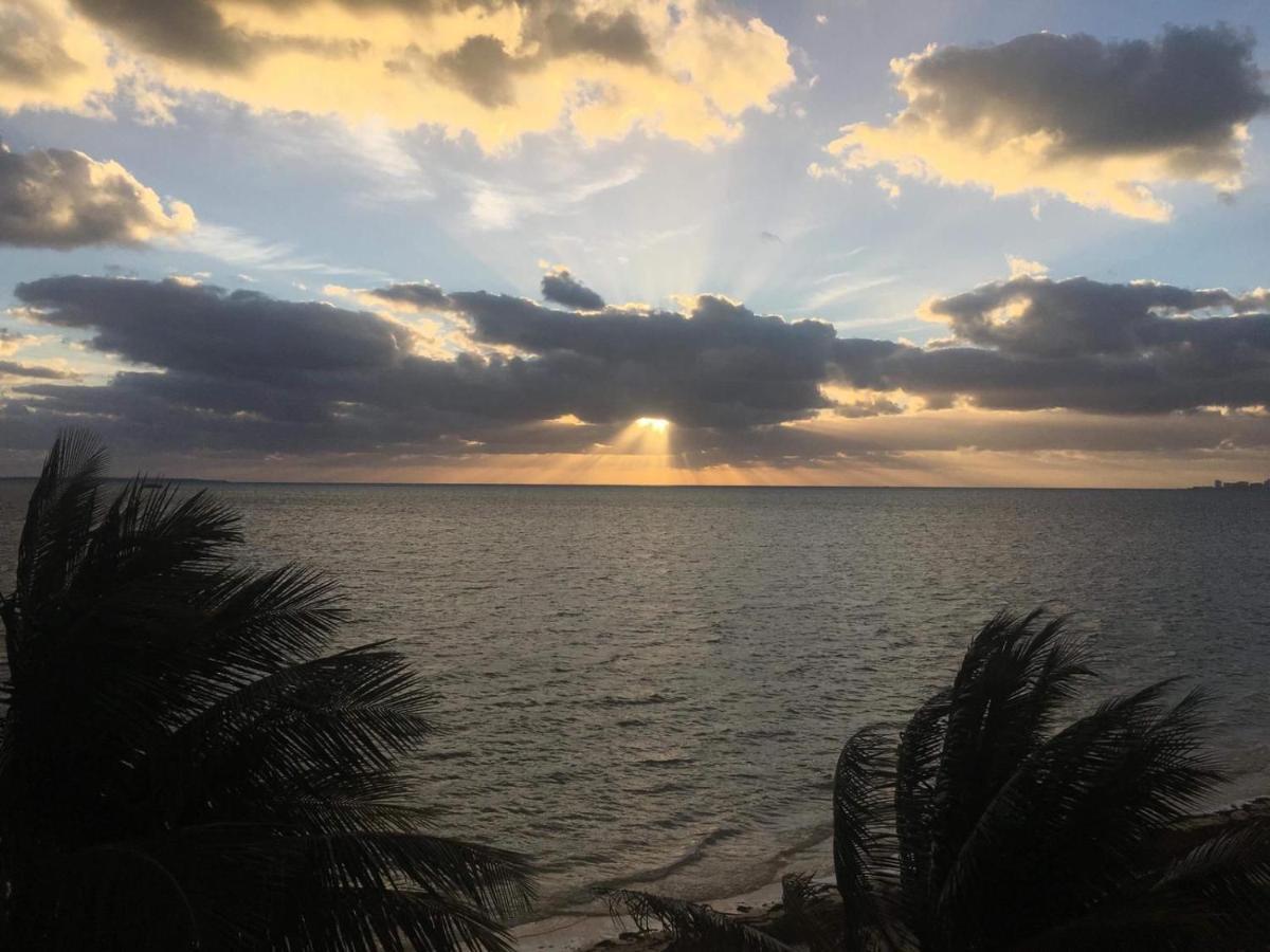 Punta Me Apartment Beach front condo Esmeralda Apartamento *