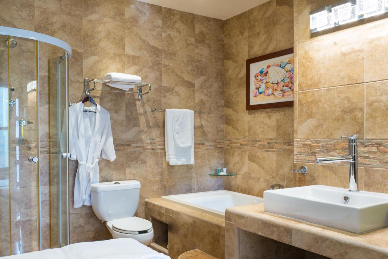 álamos Con Jacuzzi Y Piscina Hotel