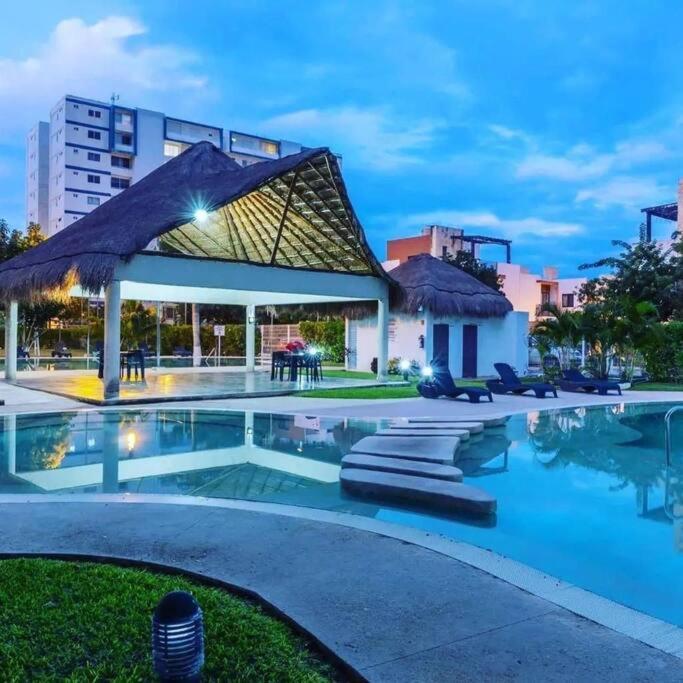 Exclusivo Piscina, Jaccuzi, Céntrico. Apartamento Cancún