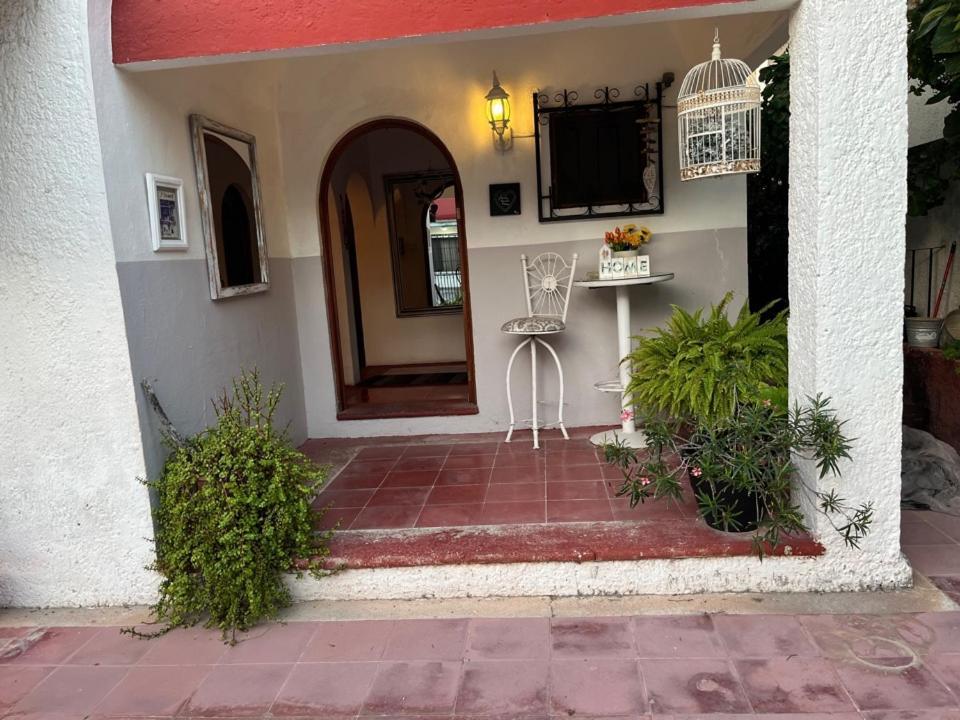Casa Crater Homestay *