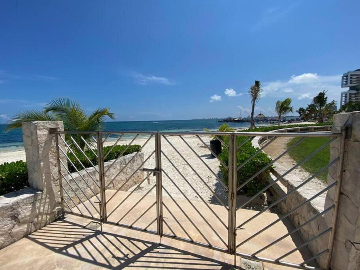 Beachfront Luxury Apartment