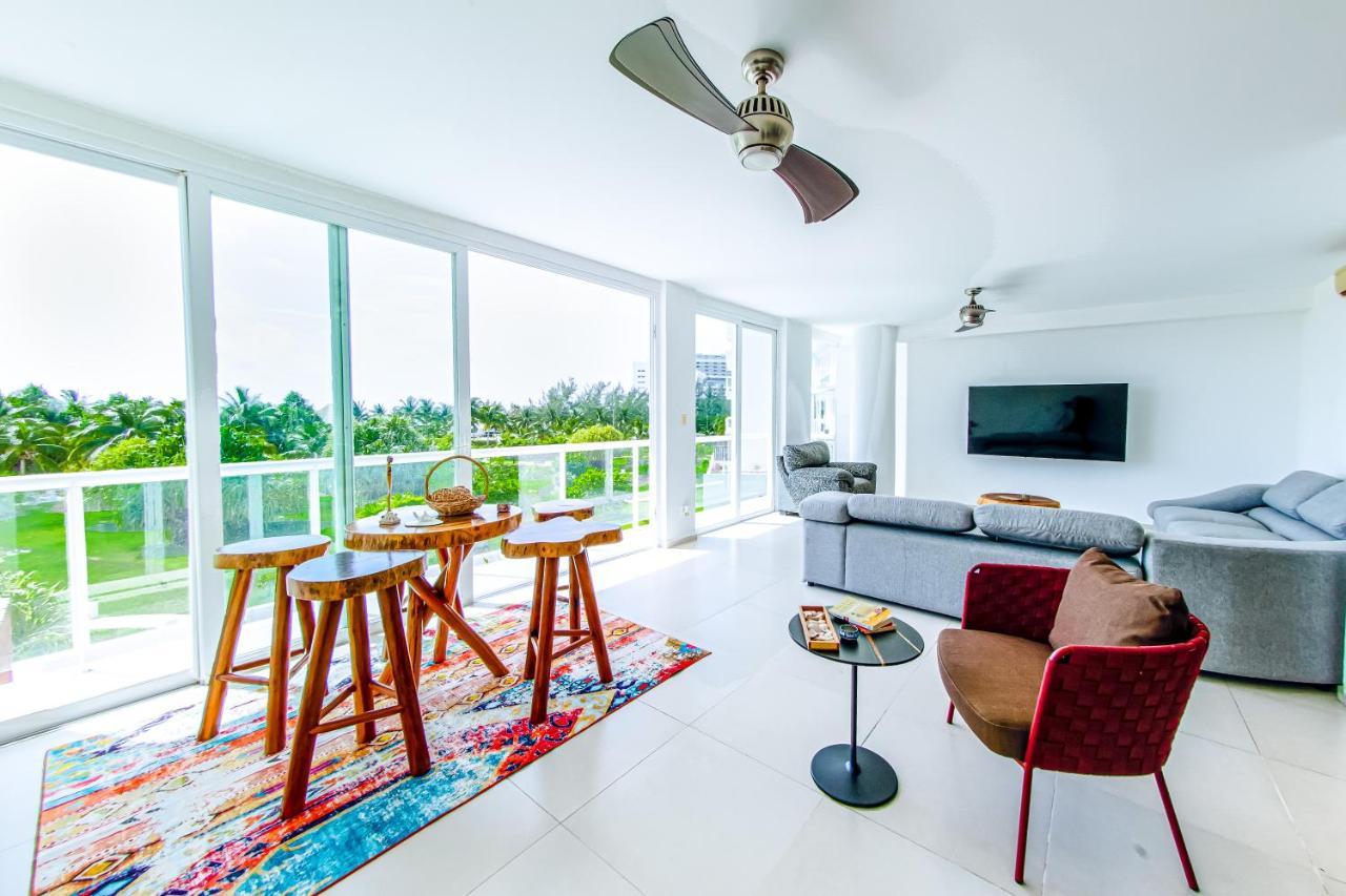 Beachfront Luxury Apartment Cancun