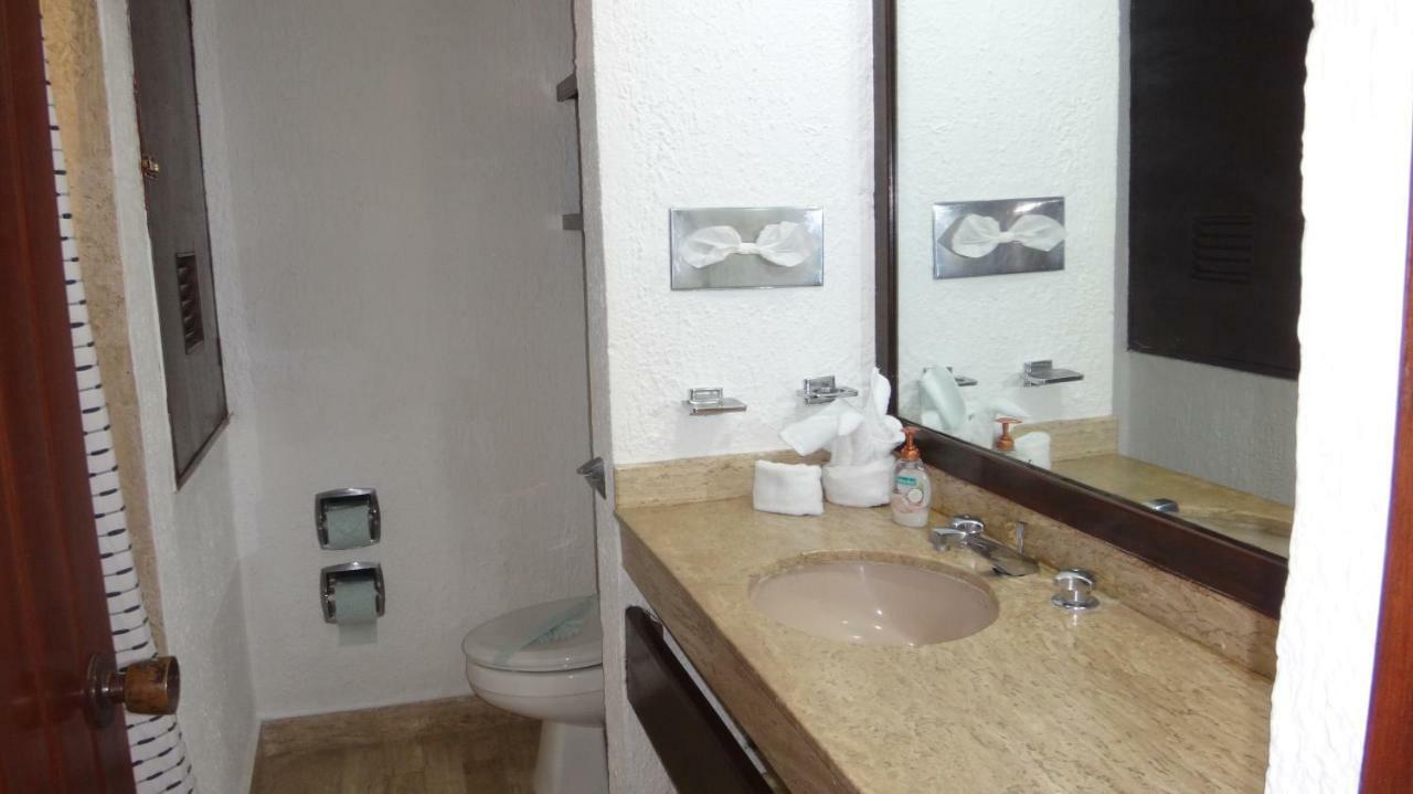 Apartment Remodeled Studio In Beachfront Condominium *