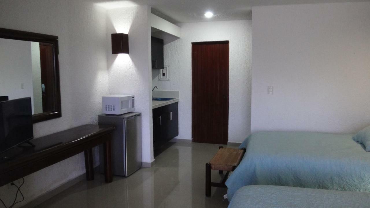 Apartment Remodeled Studio In Beachfront Condominium *
