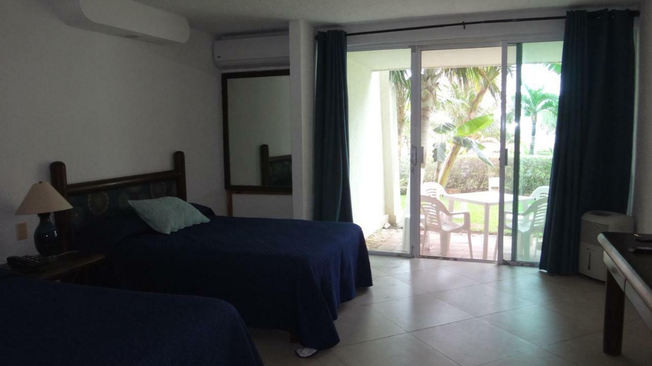 Remodeled Studio In Beachfront Condominium *