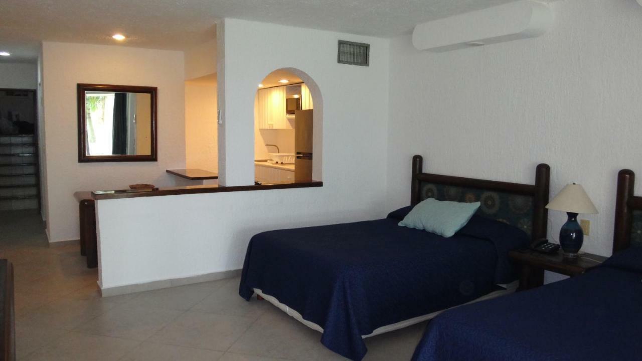 Remodeled Studio In Beachfront Condominium Apartment