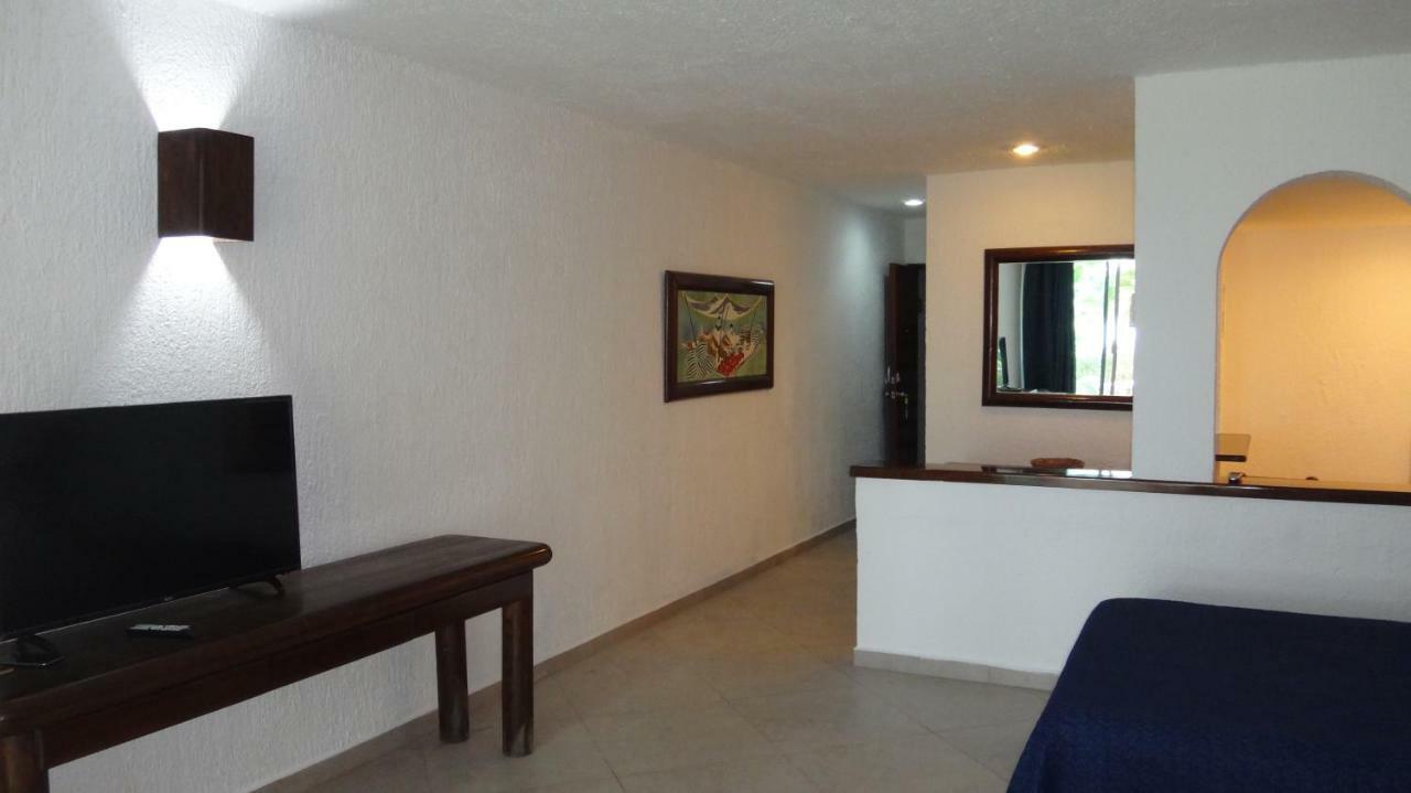 Remodeled Studio In Beachfront Condominium Cancun