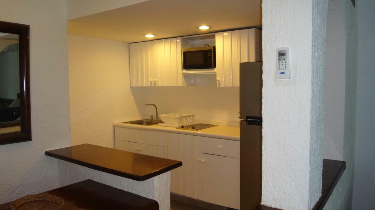 Apartment Remodeled Studio In Beachfront Condominium