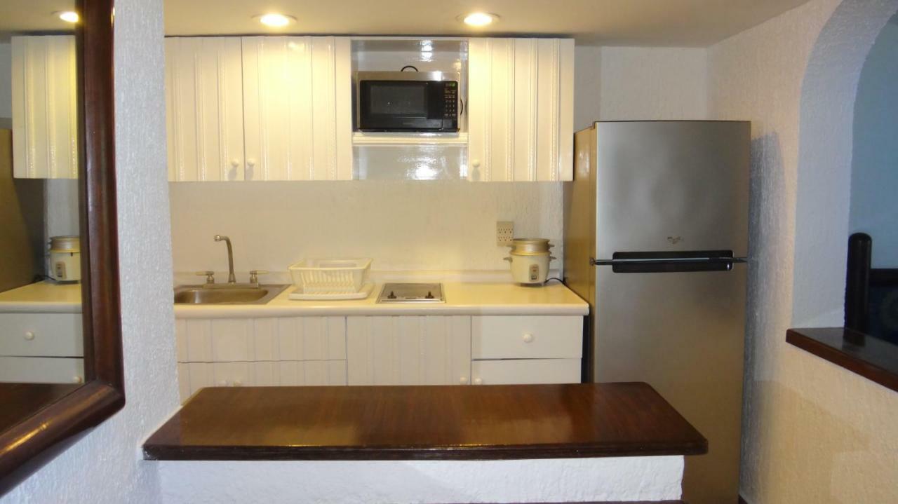 Remodeled Studio In Beachfront Condominium