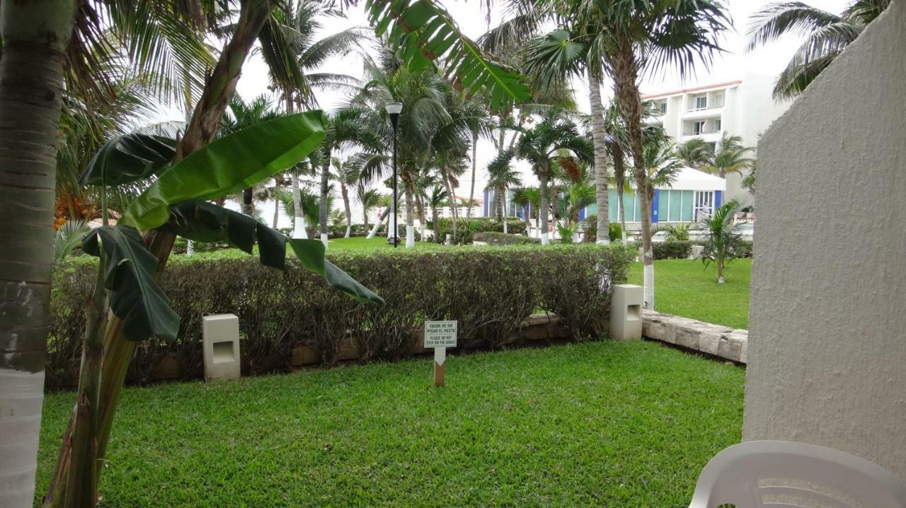 Remodeled Studio In Beachfront Condominium *