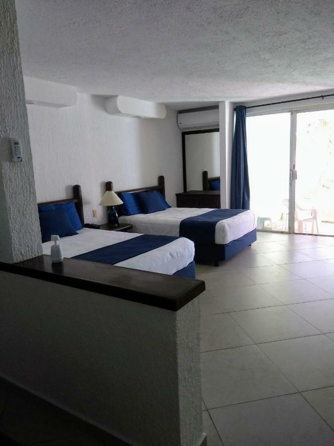 Remodeled Studio In Beachfront Condominium Apartment