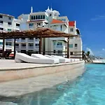 Beachfront Suite With Kitchenette In The Hotel Zone!