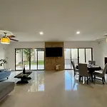 Casa Con Amplios Espacios