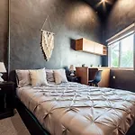 Villa Chloe. Modern 4 Rooms House With Pool